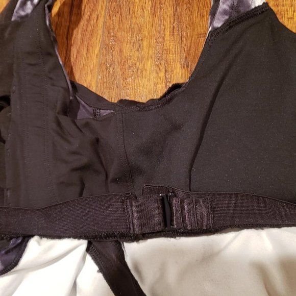 Lululemon top Med/8 built in bra - Picture 5 of 6